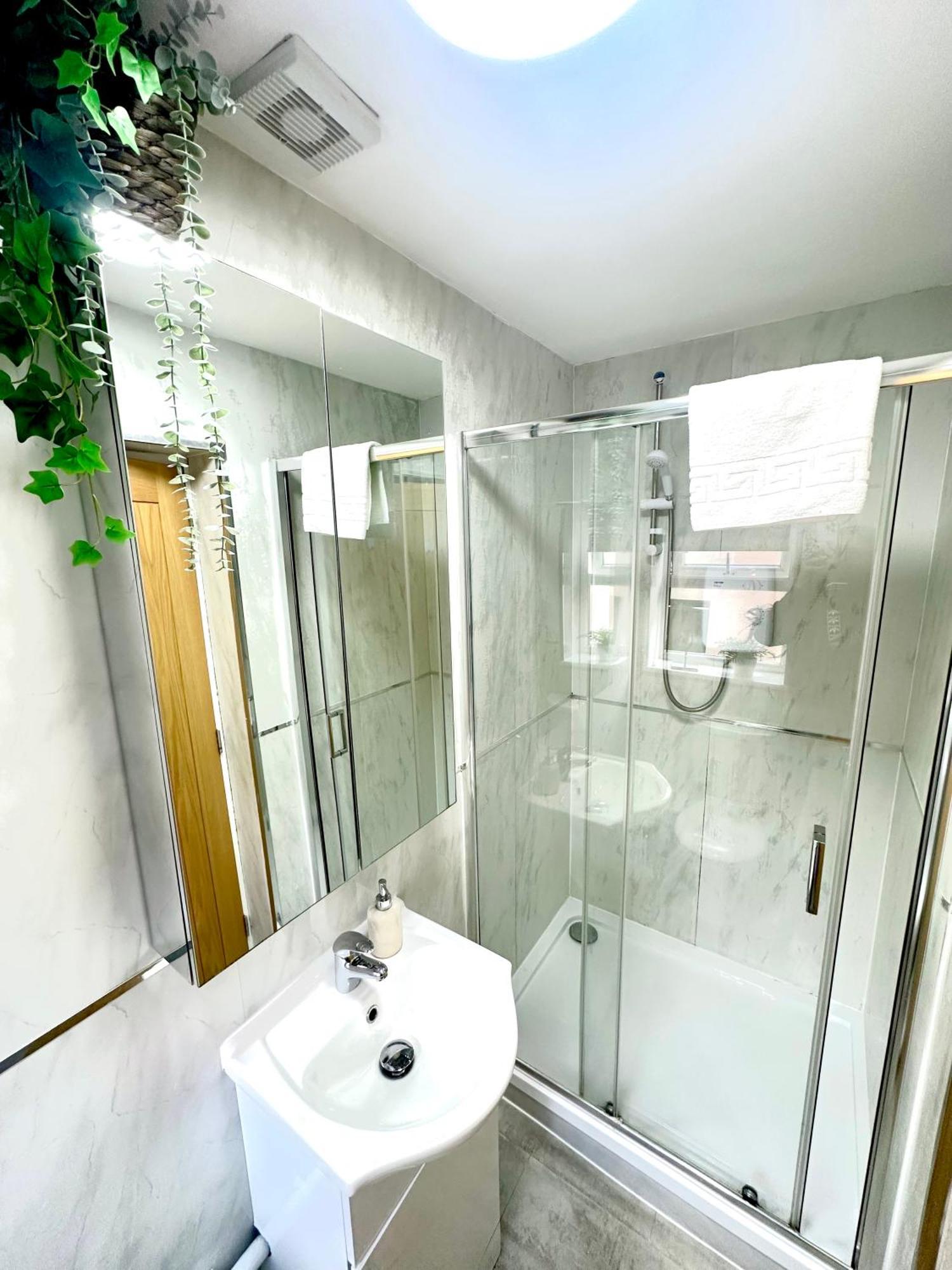 The Green Luxe En-Suite In Stratford Londra Exterior foto
